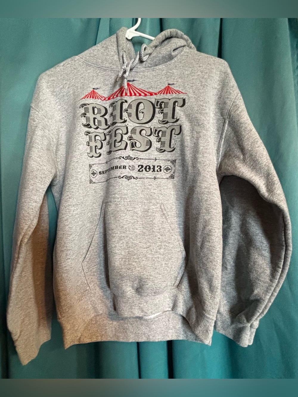 Vintage Riot Fest Chicago (2013) Grey Pullover Hoodie